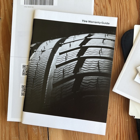 2017 Lincoln MKZ owners manual & key fob for reprogramming - Picture 7 of 10